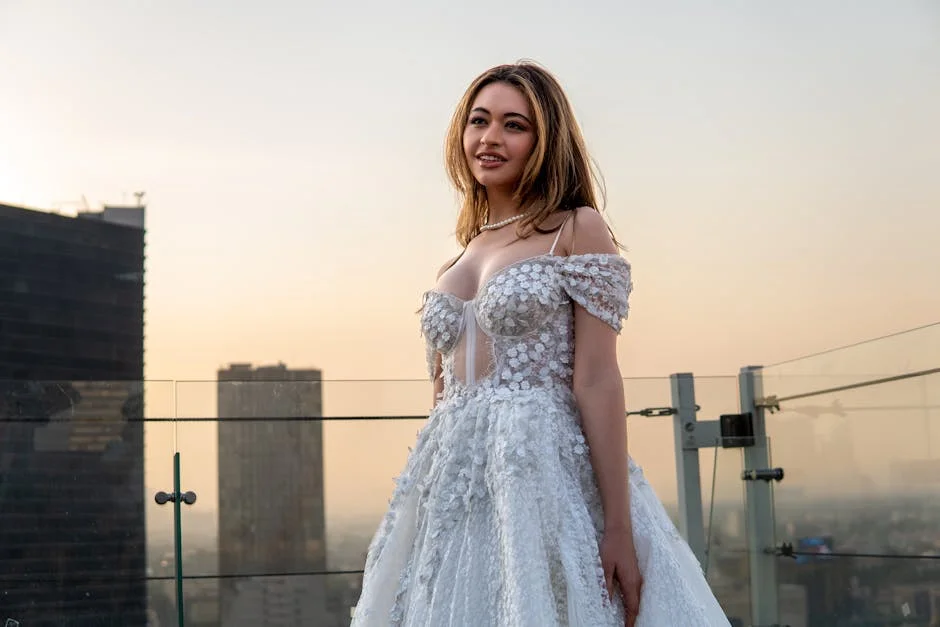 Ariana Grande Embraces New Look — Impact on Fashion Markets and Brands — Economy Business