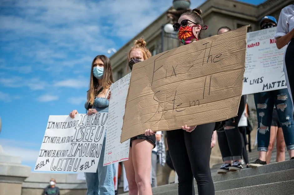 The Citizen's May 6 Photo Roundup Exposes SA Economic Tensions — Health Medicine